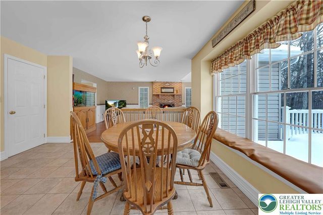 210 Evergreen Court, Ross Twp, PA 18353