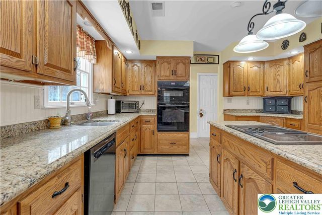 210 Evergreen Court, Ross Twp, PA 18353