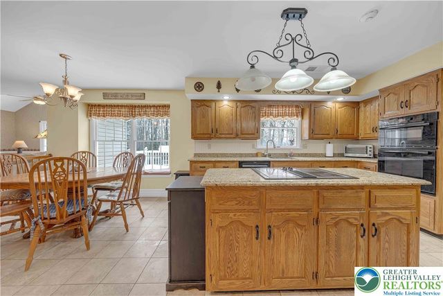 210 Evergreen Court, Ross Twp, PA 18353