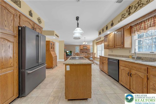 210 Evergreen Court, Ross Twp, PA 18353