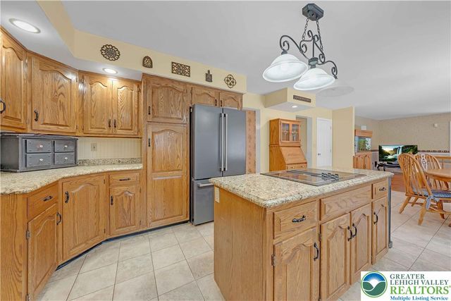 210 Evergreen Court, Ross Twp, PA 18353