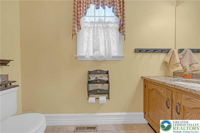 210 Evergreen Court, Ross Twp, PA 18353