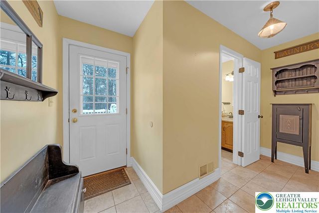 210 Evergreen Court, Ross Twp, PA 18353