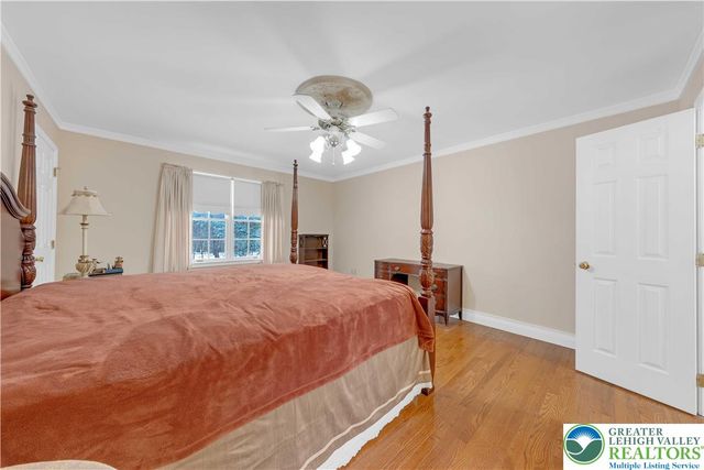 210 Evergreen Court, Ross Twp, PA 18353