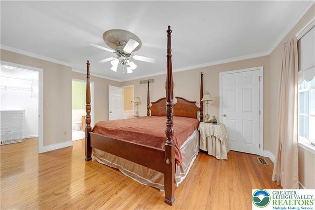 210 Evergreen Court, Ross Twp, PA 18353