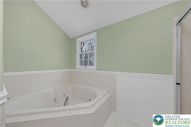 210 Evergreen Court, Ross Twp, PA 18353