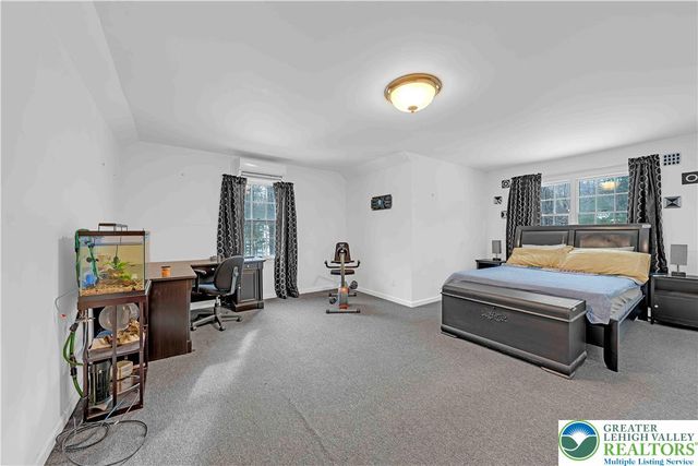 210 Evergreen Court, Ross Twp, PA 18353