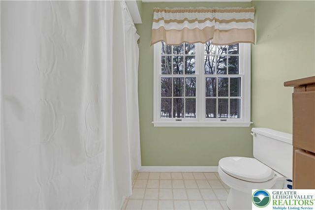 210 Evergreen Court, Ross Twp, PA 18353