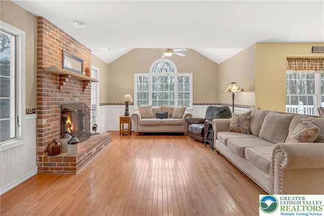 210 Evergreen Court, Ross Twp, PA 18353