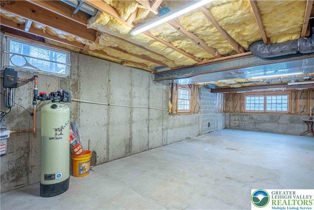 210 Evergreen Court, Ross Twp, PA 18353