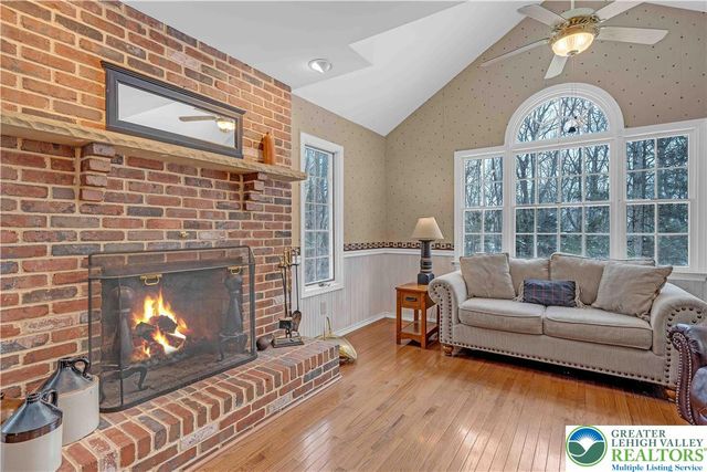 210 Evergreen Court, Ross Twp, PA 18353