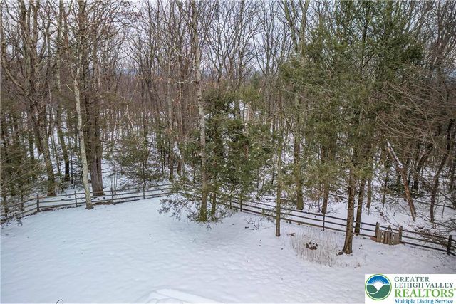 210 Evergreen Court, Ross Twp, PA 18353