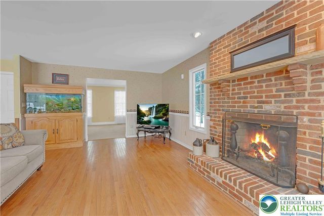 210 Evergreen Court, Ross Twp, PA 18353