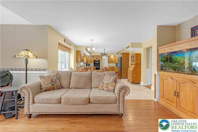 210 Evergreen Court, Ross Twp, PA 18353