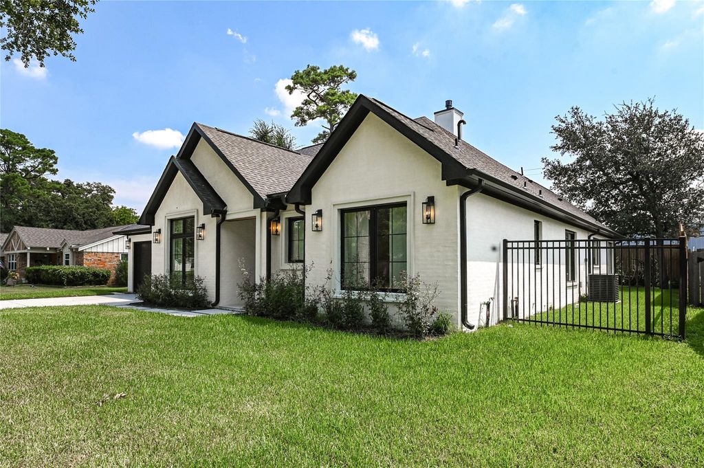 1506 Maux Drive, Houston, TX 77043