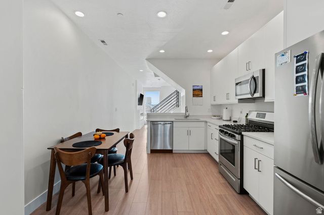 11237 S FREESTONE RD, South Jordan, UT 84009