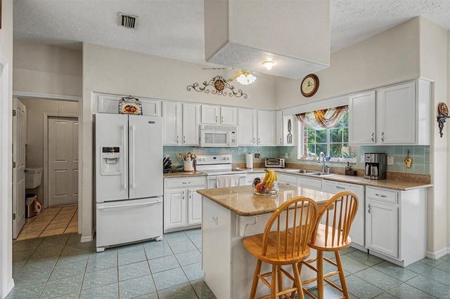 6634 NORTHLAKE DRIVE, Zephyrhills, FL 33542
