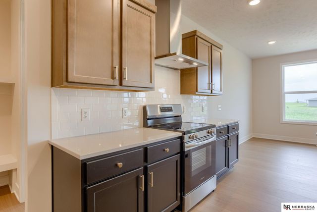 8704 Legacy Street, Papillion, NE 68046