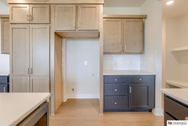 8704 Legacy Street, Papillion, NE 68046
