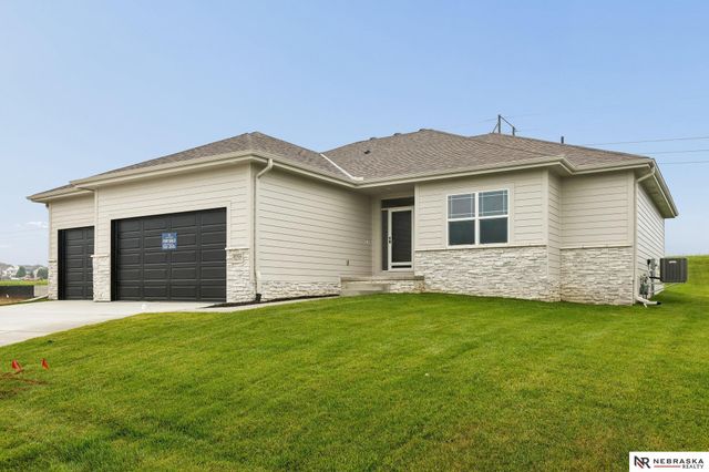 8704 Legacy Street, Papillion, NE 68046
