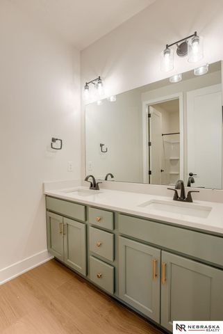 8704 Legacy Street, Papillion, NE 68046