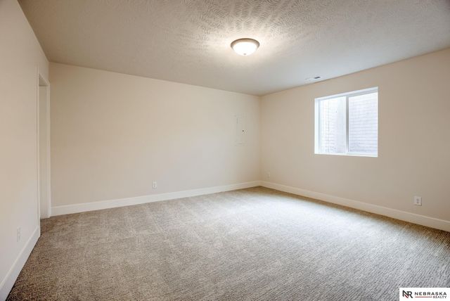 8704 Legacy Street, Papillion, NE 68046