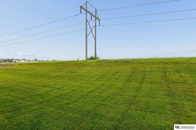 8704 Legacy Street, Papillion, NE 68046