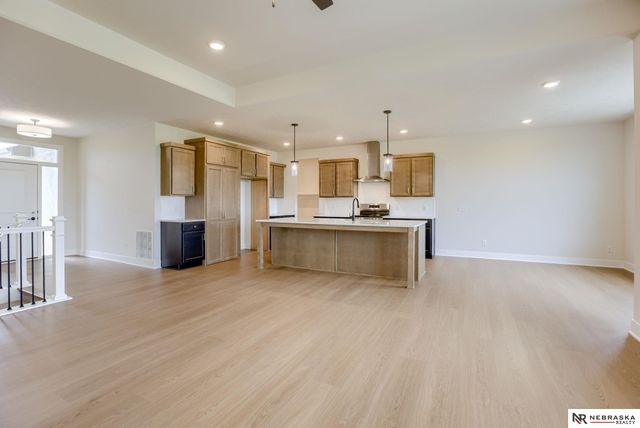 8704 Legacy Street, Papillion, NE 68046