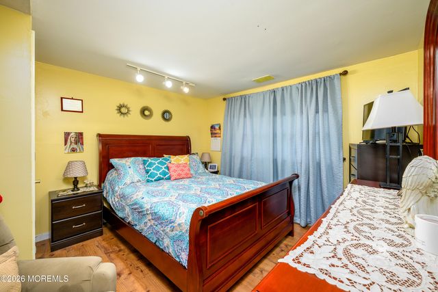15 Princeton Drive, Jackson, NJ 08527