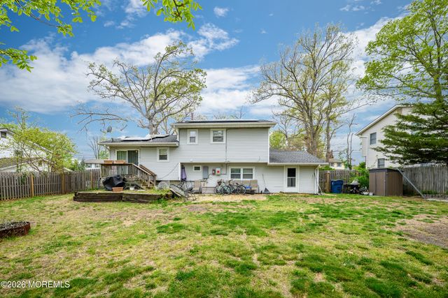 15 Princeton Drive, Jackson, NJ 08527
