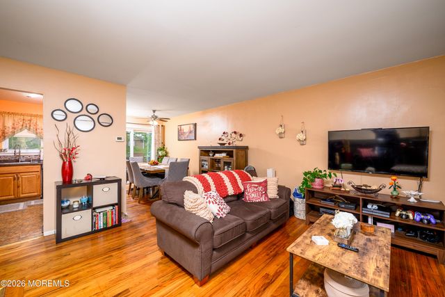 15 Princeton Drive, Jackson, NJ 08527
