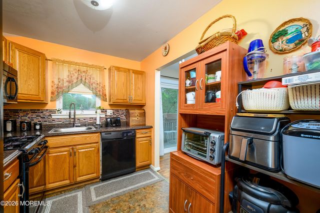 15 Princeton Drive, Jackson, NJ 08527