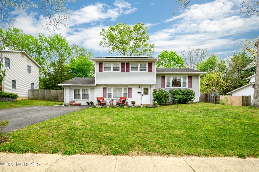 15 Princeton Drive, Jackson, NJ 08527