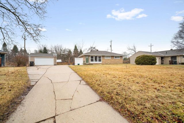 601 Edgewood AVENUE, South Milwaukee, WI 53172