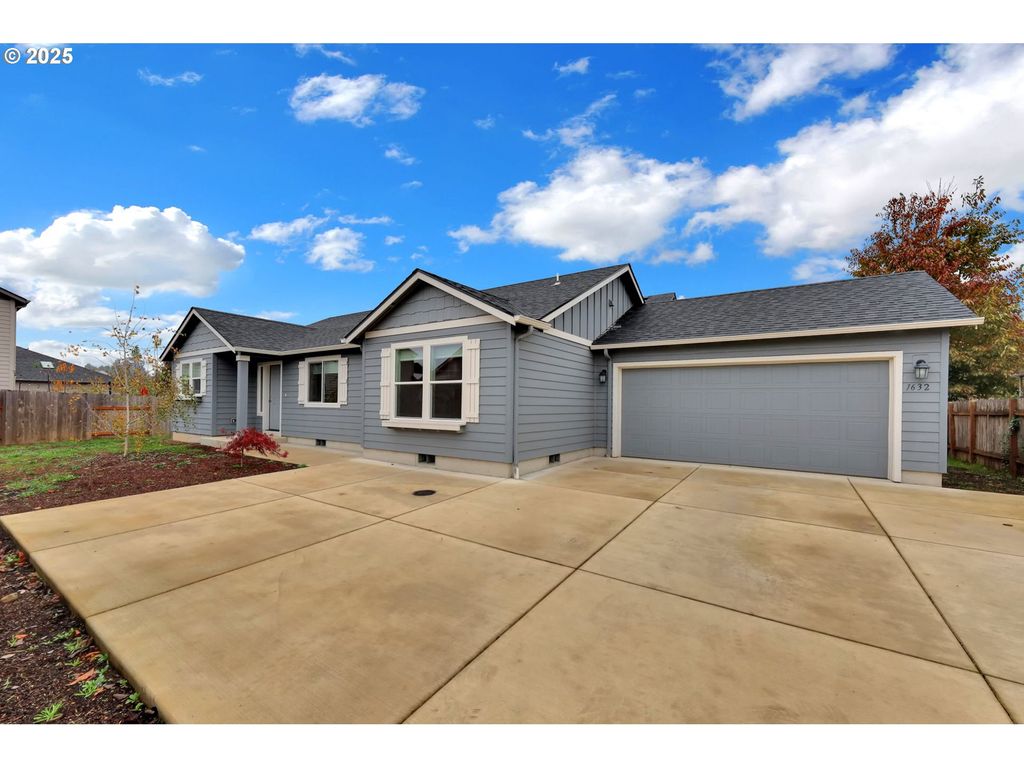 1632 DOTIE Dr, Springfield, OR 97477