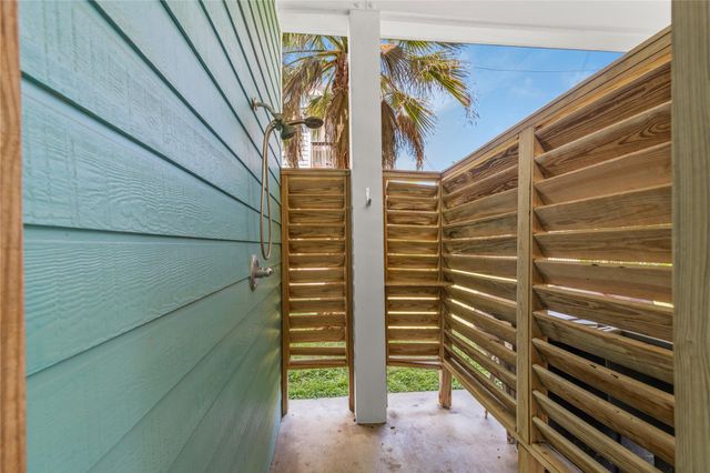 13819 Mutiny Lane, Galveston, TX 77554