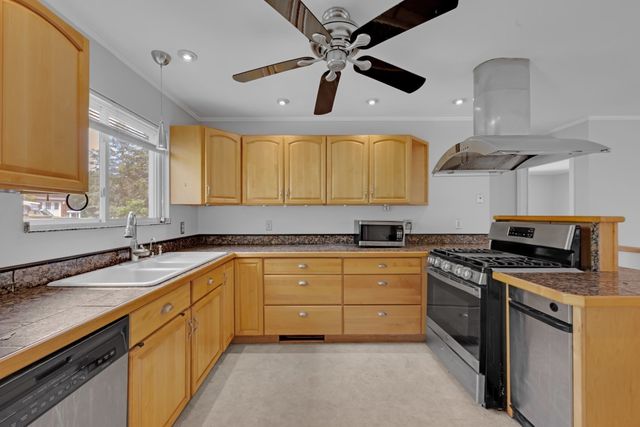 19 Crocker Ave, Lunenburg, MA 01462
