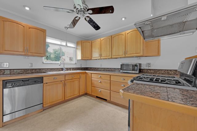 19 Crocker Ave, Lunenburg, MA 01462