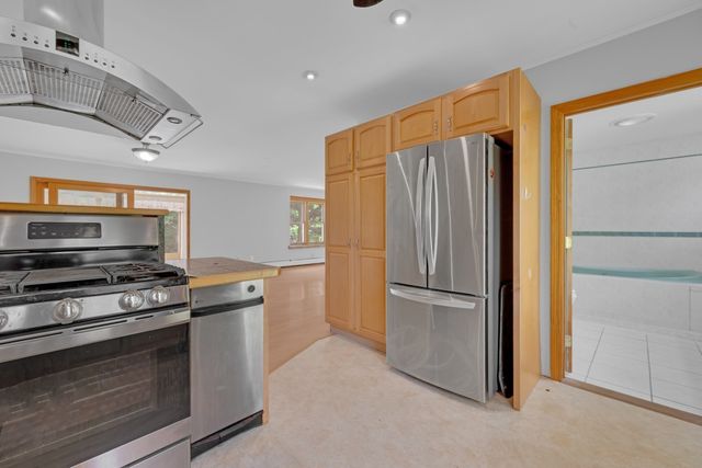 19 Crocker Ave, Lunenburg, MA 01462