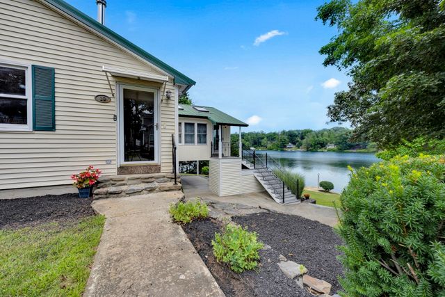 19 Crocker Ave, Lunenburg, MA 01462