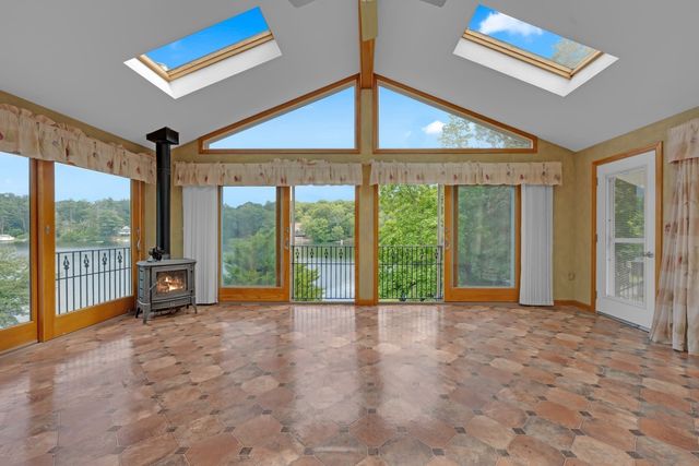 19 Crocker Ave, Lunenburg, MA 01462