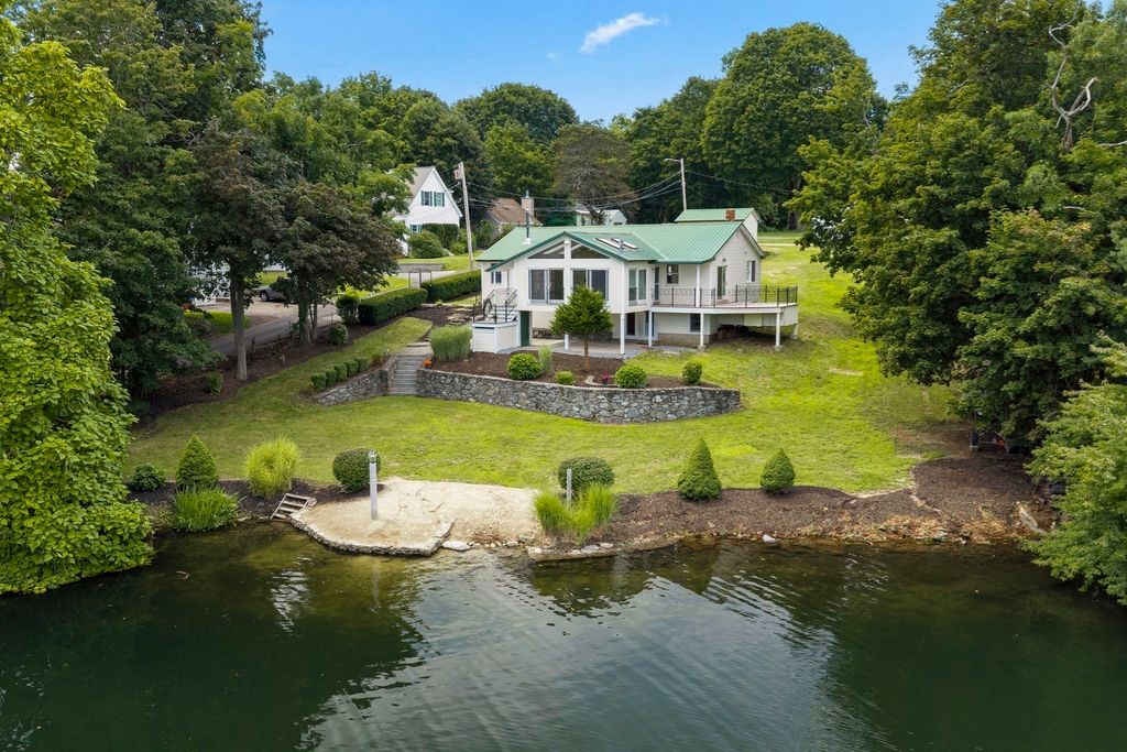 19 Crocker Ave, Lunenburg, MA 01462