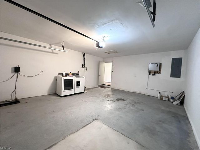 1696 Guthrie ST, Virginia Beach, VA 23464