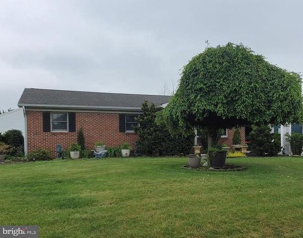 2111 PINEVIEW CIR, Dover, PA 17315
