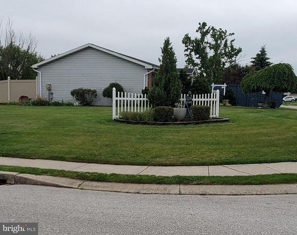 2111 PINEVIEW CIR, Dover, PA 17315