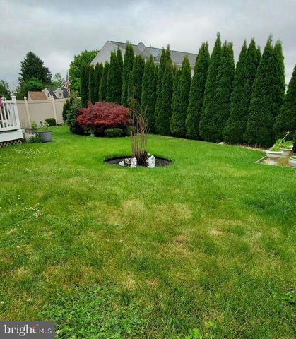 2111 PINEVIEW CIR, Dover, PA 17315