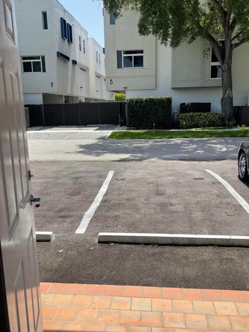 824 NE 4TH Street 2, Fort Lauderdale, FL 33301
