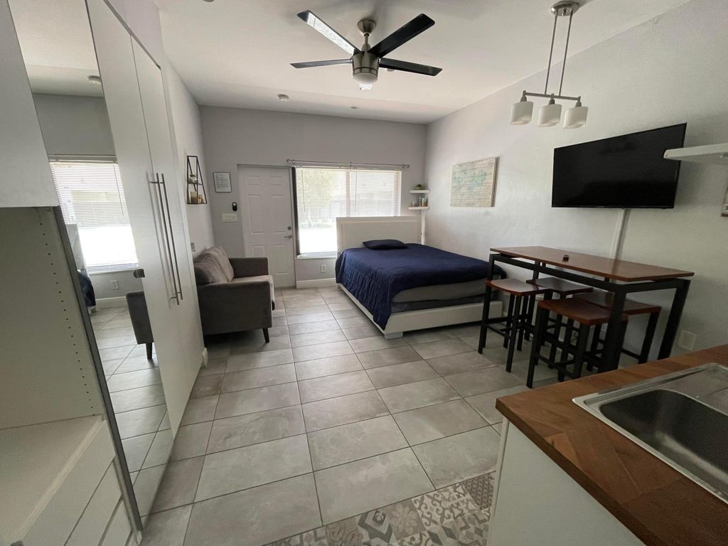 824 NE 4TH Street 2, Fort Lauderdale, FL 33301