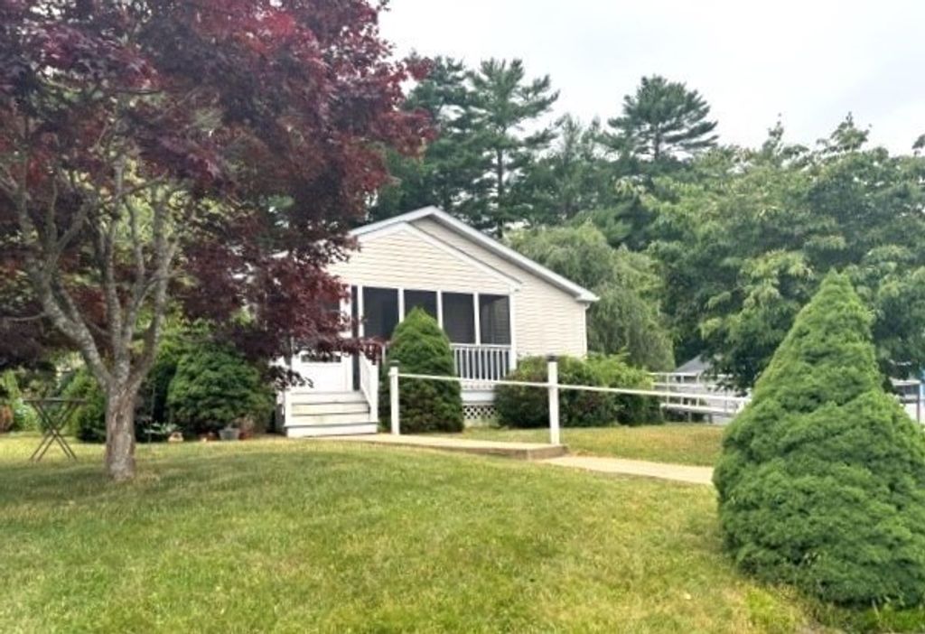 40 Lyn Lane, Middleboro, MA 02346