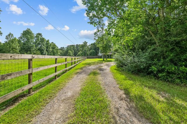 20801 Plaza Circle, Crosby, TX 77532